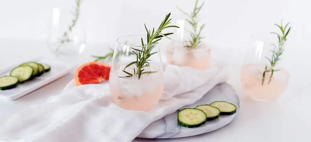 Mocktail pamplemousse, concombre et romarin