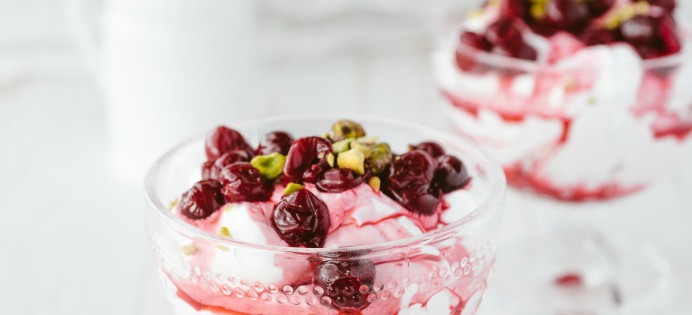 Crème dessert aux cerises et pistaches