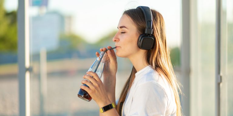 Perte de poids&amp;nbsp;: l’eau est-elle plus efficace que les boissons light sans sucres&amp;nbsp;?